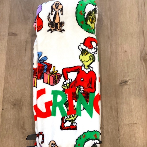 NWT The Grinch Dr Seuss Christmas White Color throw 60 x 70  Grinch Max - Picture 1 of 6